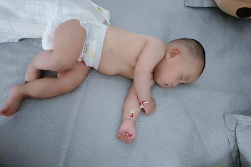 新安怀孕肚子撑的难受